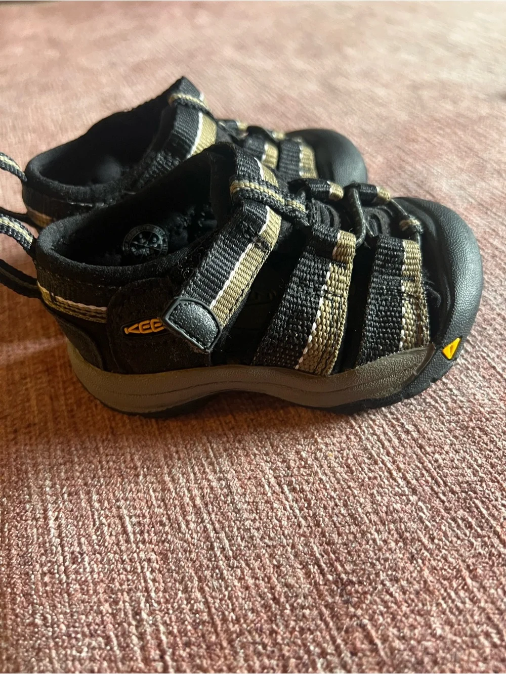 KEEN Toddler Size 4 Kids' Black and Tan Outdoor Closed Toe Sandals Comfy